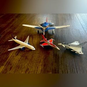 Diecast Toy Planes Jets Shuttles Lot of 4 Pieces